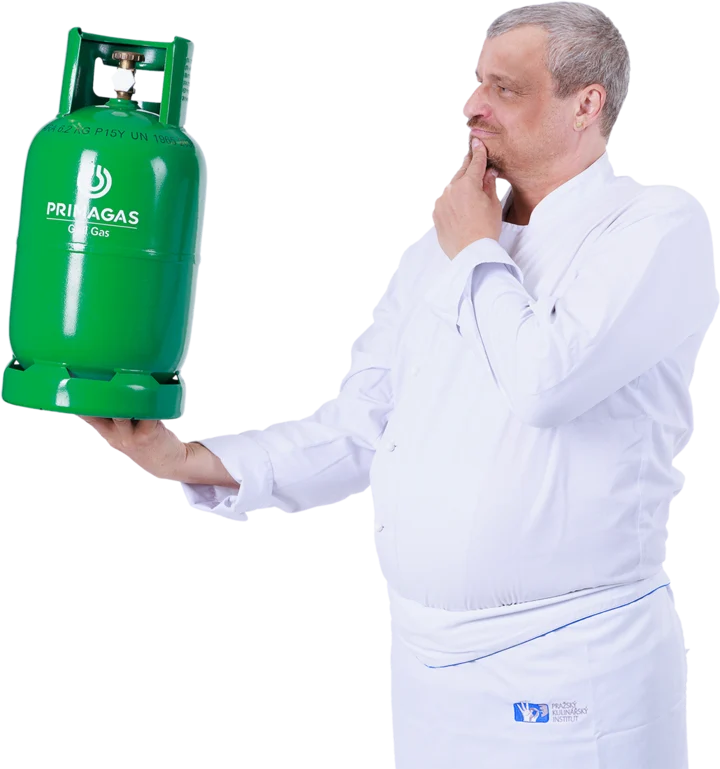 Kuchař Pražského kulinářského institutu drží plynovou láhev Primagas a přemýšlí.
